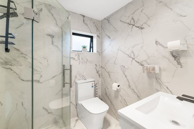 Photo of property in 7/69 Wharf Road, Te Atatu Peninsula, Auckland, 0610