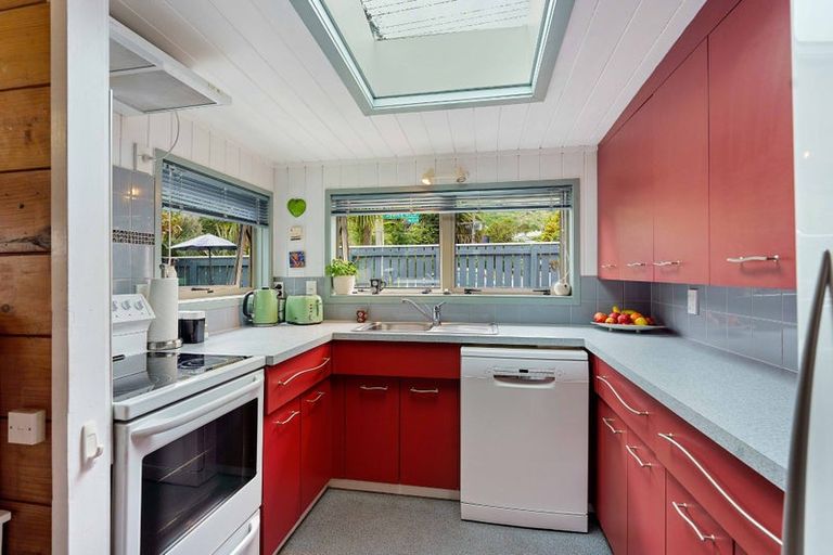 Photo of property in 31 Leinster Avenue, Raumati South, Paraparaumu, 5032