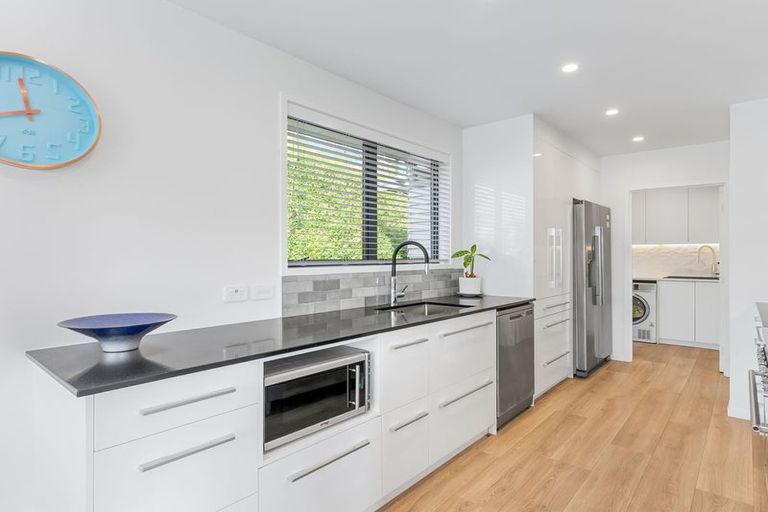 Photo of property in 47 Felgrove Street, Glendene, Auckland, 0602