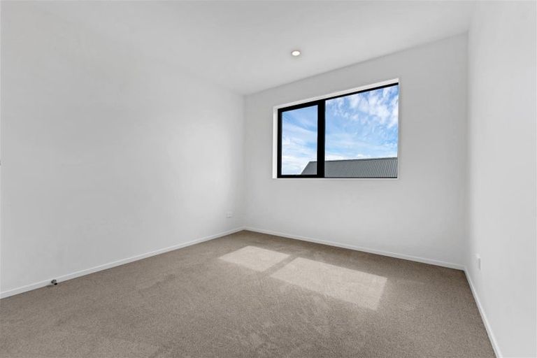 Photo of property in 12 Waimarie Drive, Karaka, 2578