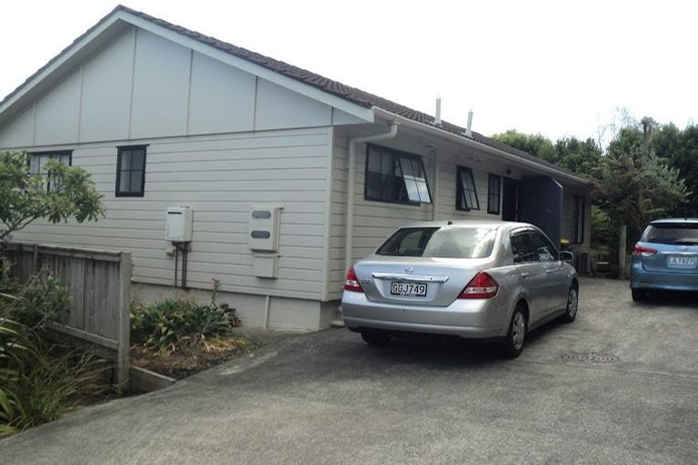 Photo of property in 8a Diosma Place, Botany Downs, Auckland, 2010