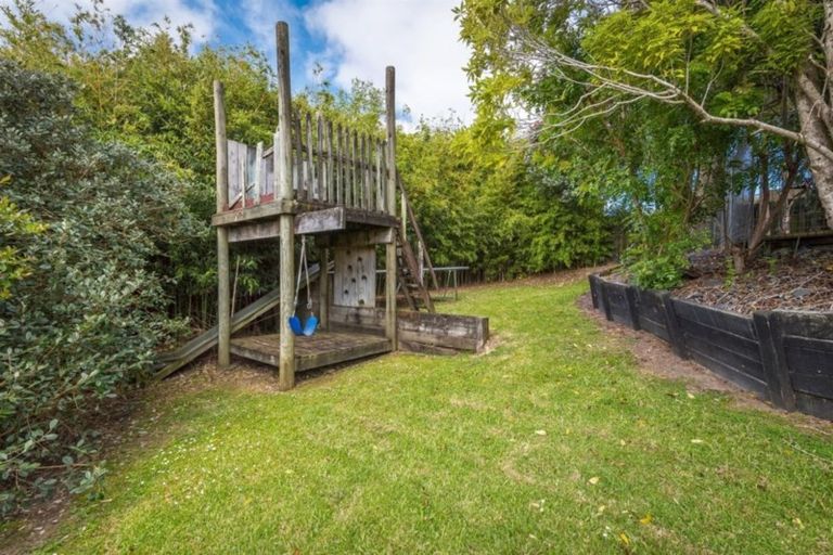 Photo of property in 11 Mayall Avenue, Beach Haven, Auckland, 0626