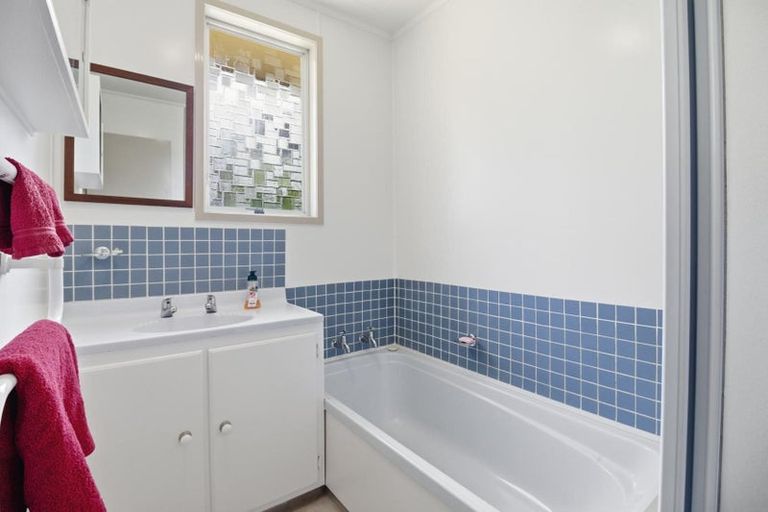 Photo of property in 40 Glenbervie Crescent, Massey, Auckland, 0614