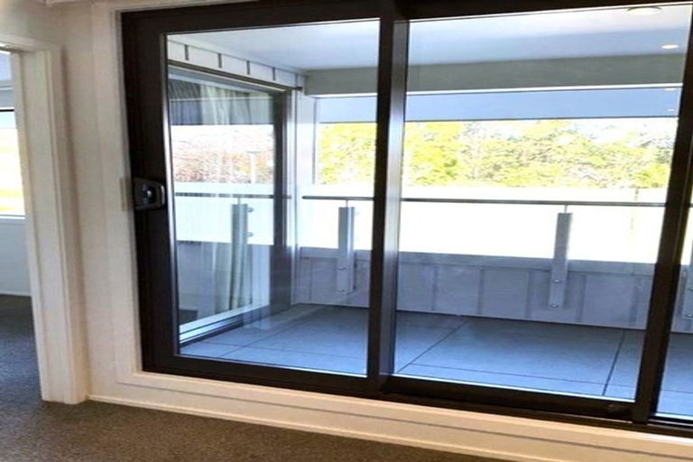 Photo of property in 12a/30 Westward Ho, Glen Eden, Auckland, 0602