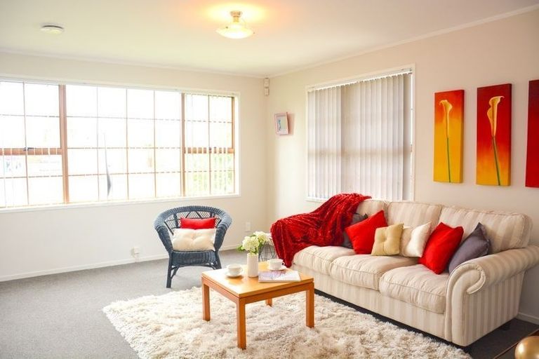Photo of property in 14 Heathdale Crescent, Papakura, 2110