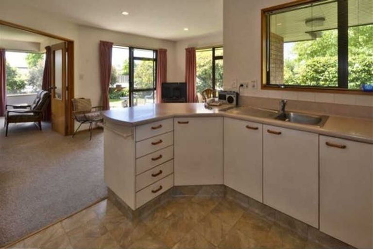 Photo of property in 2 Ngaio Street, Saint Martins, Christchurch, 8022