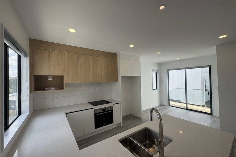 Photo of property in 10 Elcoat Avenue, Henderson, Auckland, 0612