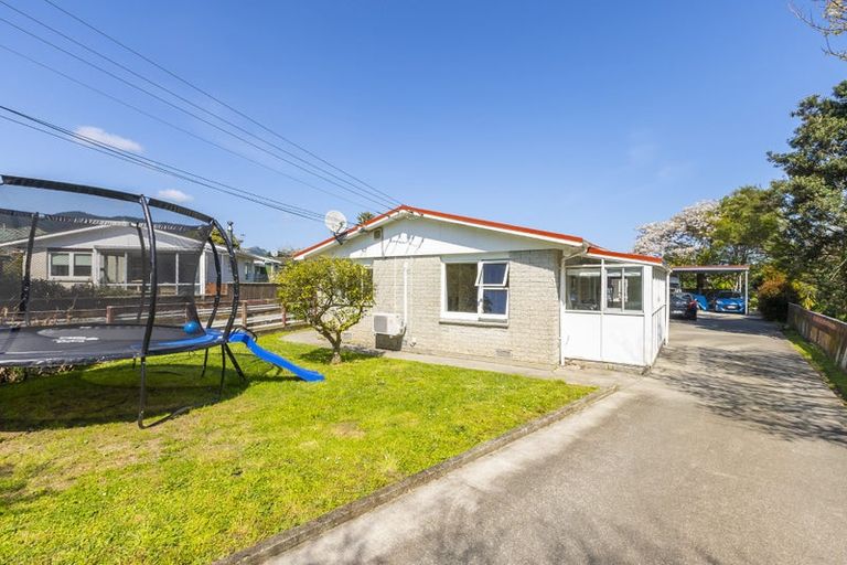 Photo of property in 4b Te Uruhi Grove, Paraparaumu, 5032