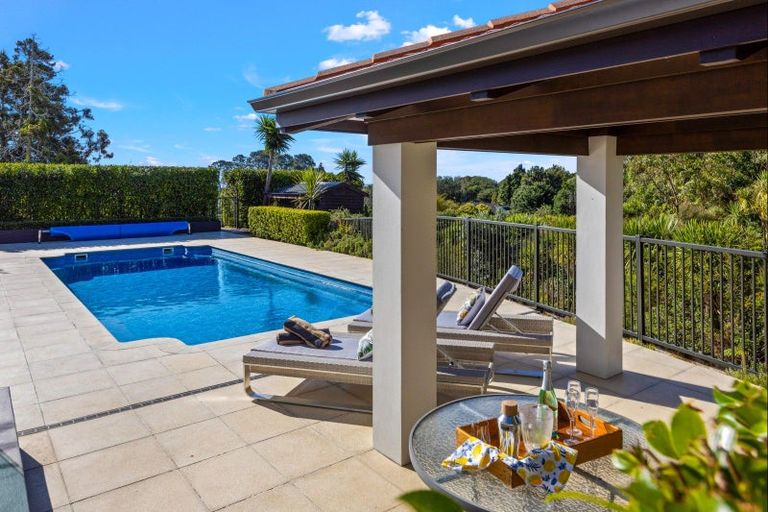 Photo of property in 21 Penwood Close, East Tamaki Heights, Auckland, 2016