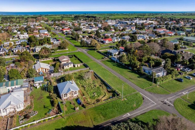 Photo of property in 62-64 Patu-kukupa Street, Manaia, 4612