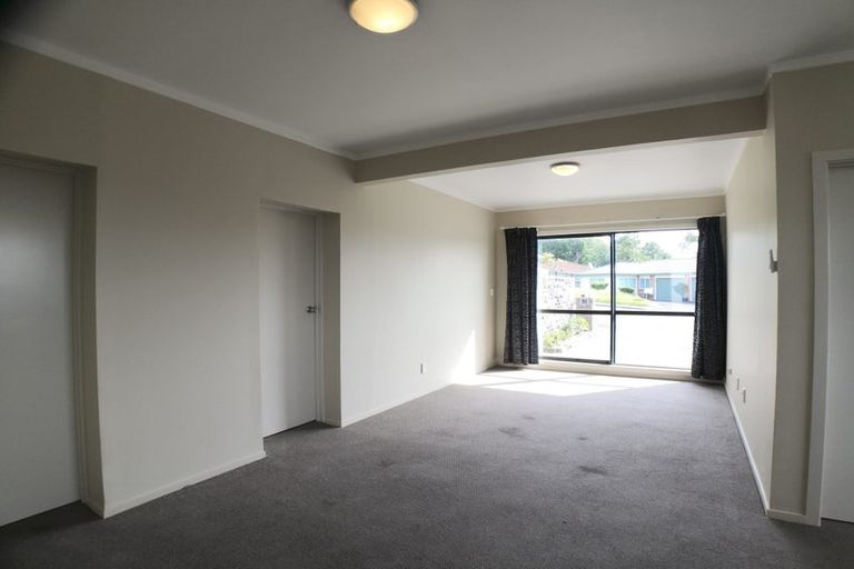 Photo of property in 67 Lincoln Park Avenue, Massey, Auckland, 0614