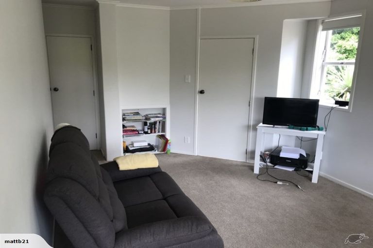 Photo of property in 11 Taipari Road, Te Atatu Peninsula, Auckland, 0610