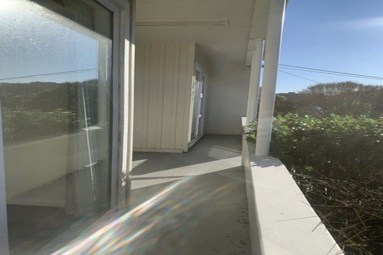 Photo of property in 37 Ara Paiwhenua, Tawa, Wellington, 5028