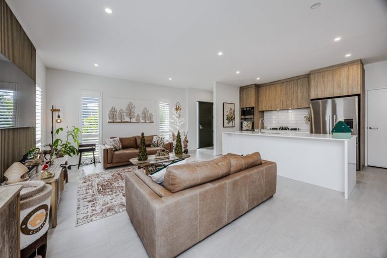 Photo of property in 43 Port Way, Rosehill, Papakura, 2113