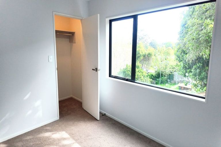 Photo of property in 44d Cyclarama Crescent, Massey, Auckland, 0614