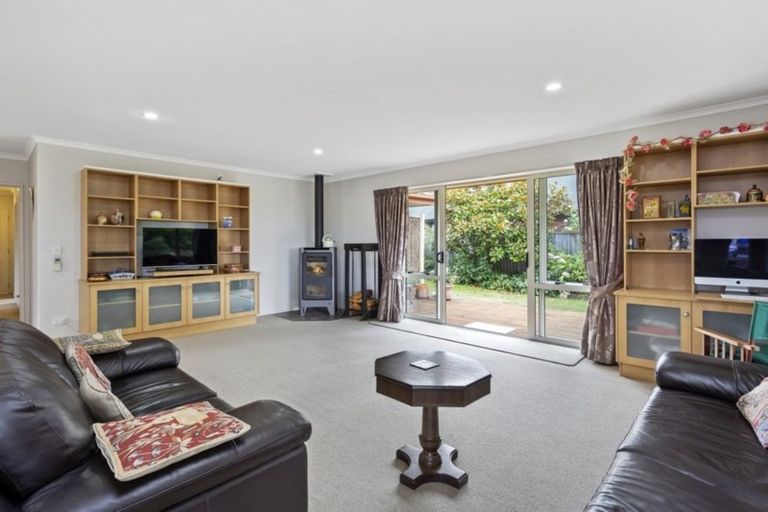 Photo of property in 15 Hawkins Place, Rangiora, 7400