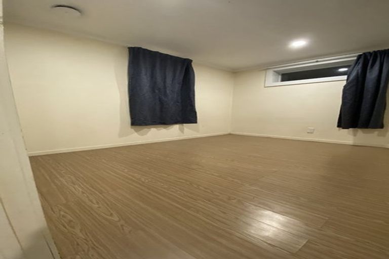 Photo of property in 288 East Coast Road, Forrest Hill, Auckland, 0620