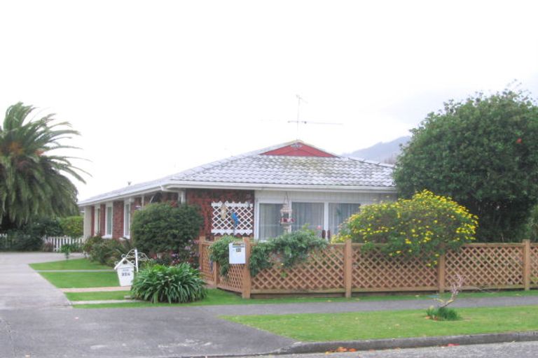 Photo of property in 30a Kanawa Street, Waikanae, 5036