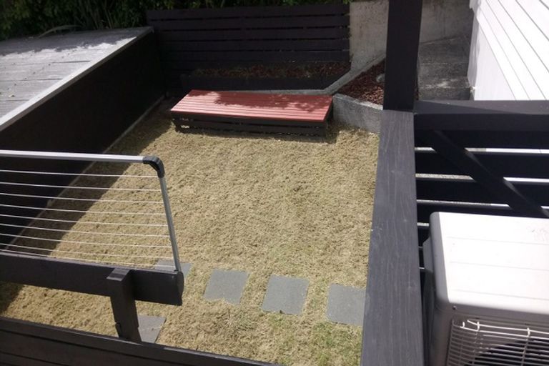 Photo of property in 5a Robert Street, Newlands, Wellington, 6037