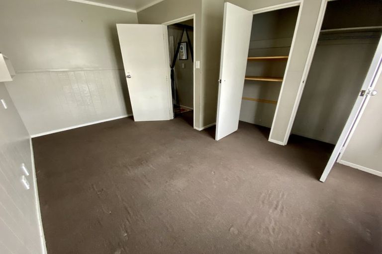 Photo of property in 1 Hill Crescent, Papakura, 2110