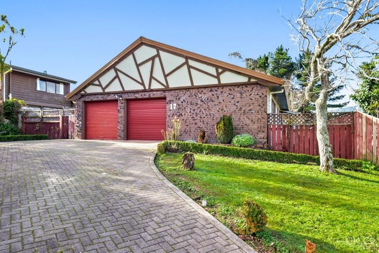 Photo of property in 17 King Charles Drive, Kingsley Heights, Upper Hutt, 5018