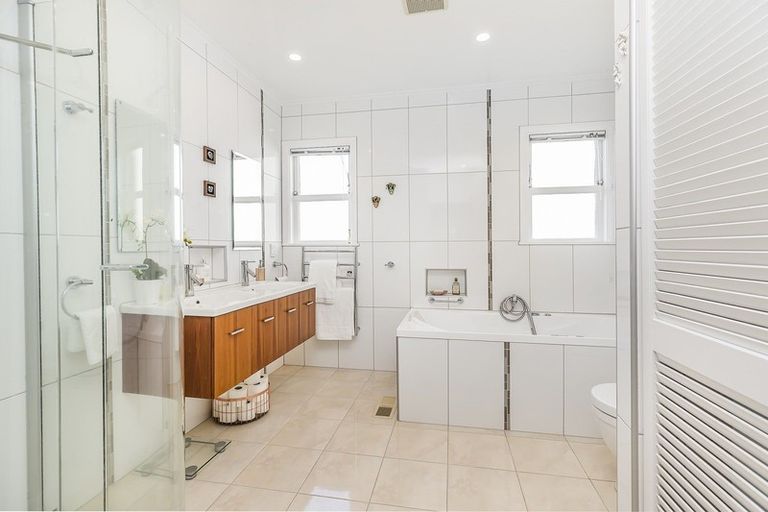 Photo of property in 26 Ferry Street, Seatoun, Wellington, 6022