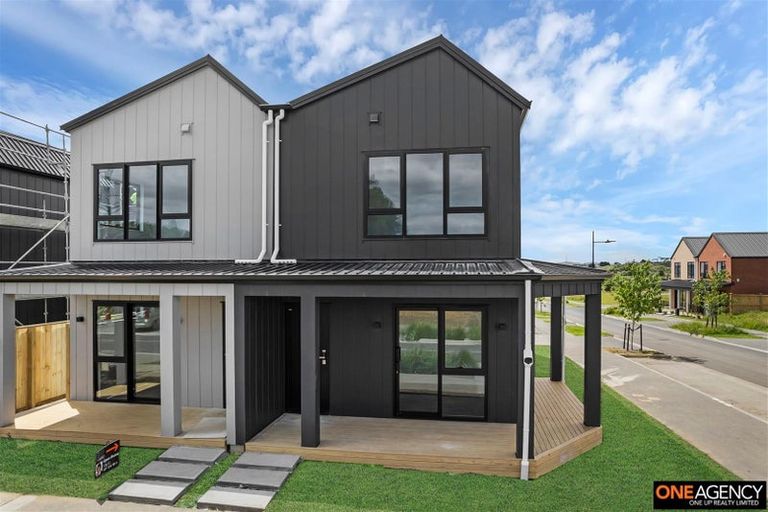 Photo of property in 18 Waimarie Drive, Karaka, 2578