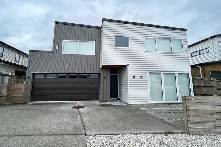 Photo of property in 33 Riroriro Road, Hobsonville, Auckland, 0616