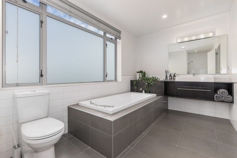 Photo of property in 35 Endeavour Drive, Whitby, Porirua, 5024