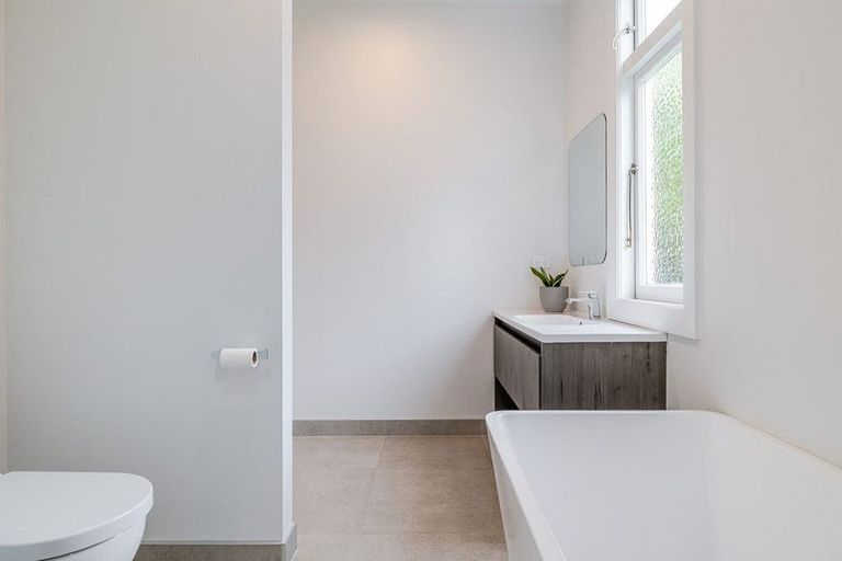 Photo of property in 48 Miro Street, Takaro, Palmerston North, 4410