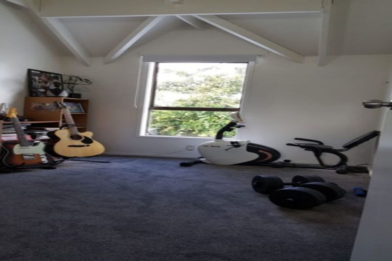Photo of property in 2/42 Tree View Avenue, Glenfield, Auckland, 0629
