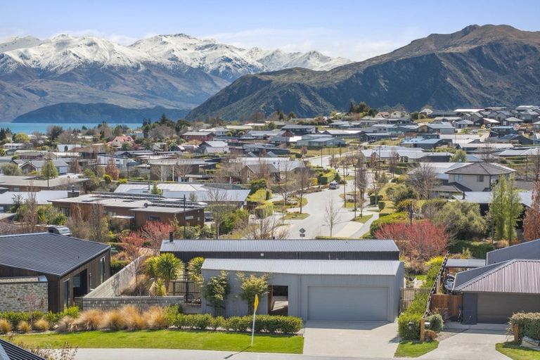 Photo of property in 15 Kereru Crescent, Wanaka, 9305