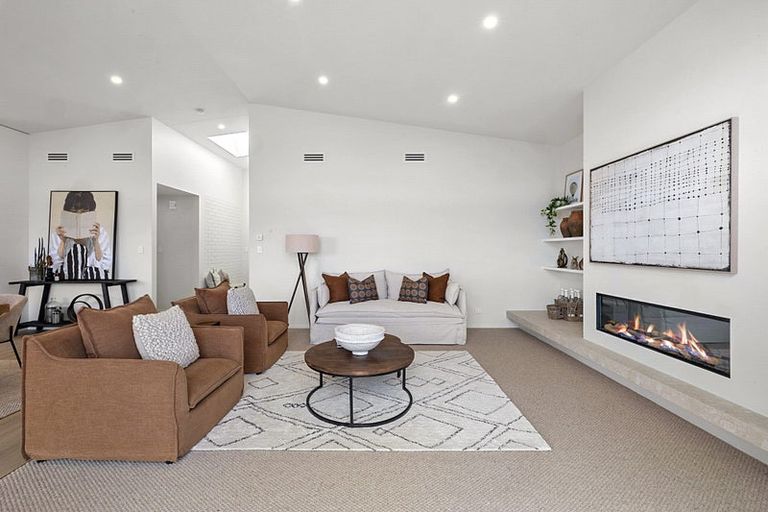 Photo of property in Mangorei Road, Strandon, 4312