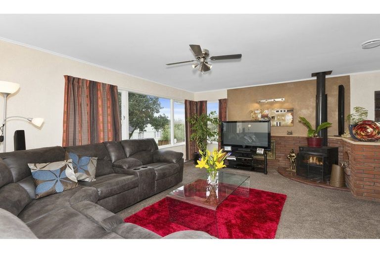 Photo of property in 22 Manapouri Place, Pakuranga Heights, Auckland, 2010