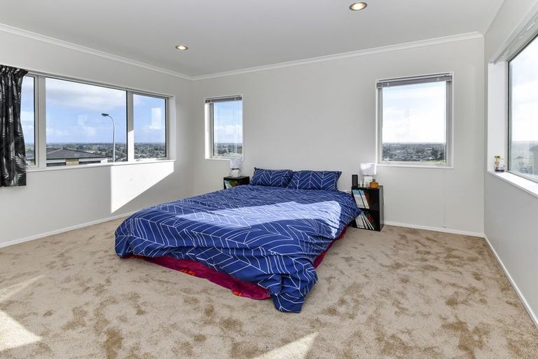 Photo of property in 13 Kereru Rise, Papakura, 2110