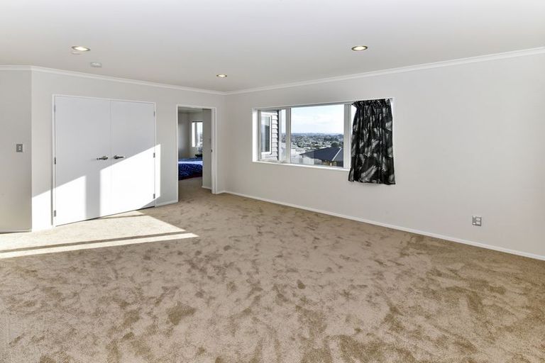 Photo of property in 13 Kereru Rise, Papakura, 2110