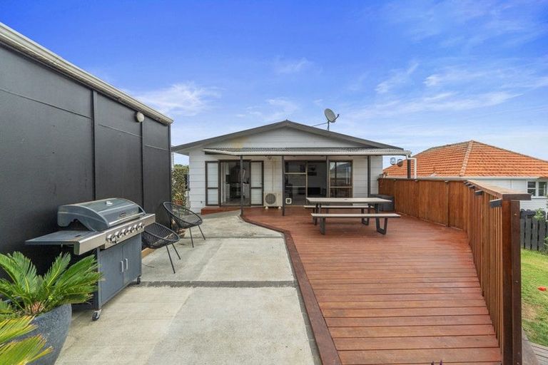 Photo of property in 34 Karaka Street, Helensville, 0800