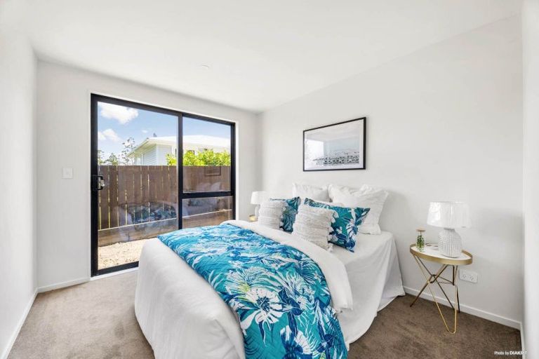 Photo of property in 3/101 Hobsonville Road, West Harbour, Auckland, 0618