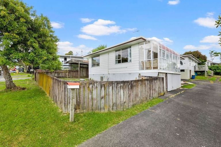Photo of property in 1/39 Reynella Drive, Massey, Auckland, 0614