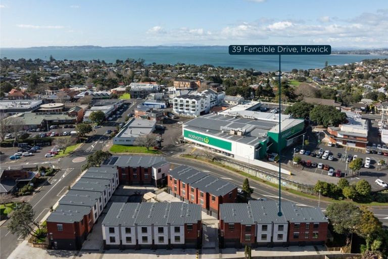 Photo of property in 39 Fencible Drive, Howick, Auckland, 2014