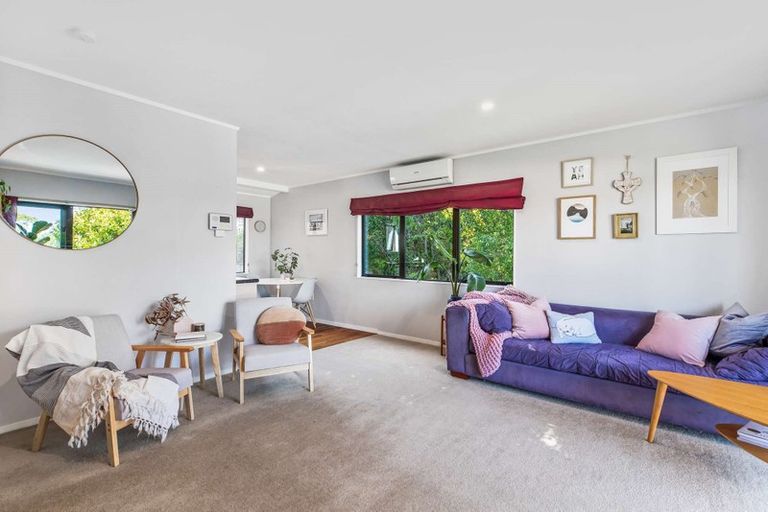 Photo of property in 6 Nielsen Place, Massey, Auckland, 0614