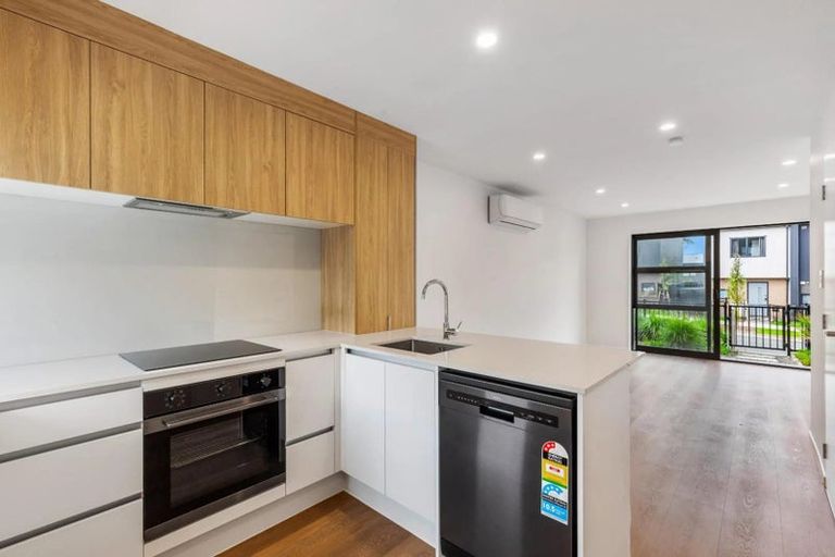 Photo of property in 323 Glengarry Road, Glen Eden, Auckland, 0602