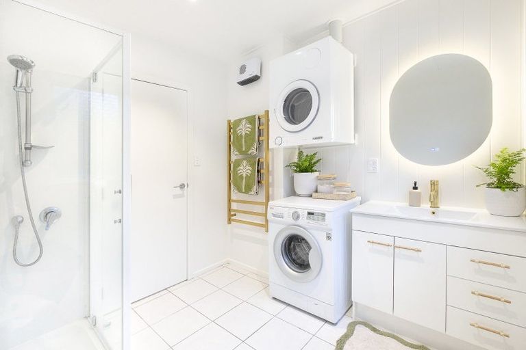 Photo of property in 2/19 Burnham Street, Seatoun, Wellington, 6022