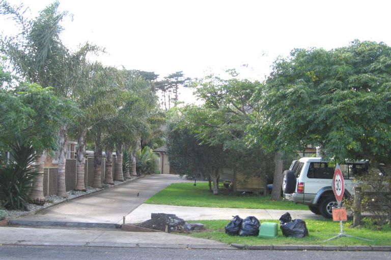Photo of property in 36 Hattaway Avenue, Bucklands Beach, Auckland, 2012