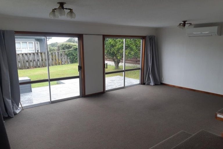 Photo of property in 1/29 Lake Road, Northcote, Auckland, 0627