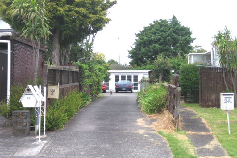 Photo of property in 2/22 Evelyn Place, Hillcrest, Auckland, 0627