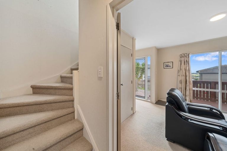 Photo of property in 2/10 Lyell Court, Clover Park, Auckland, 2019