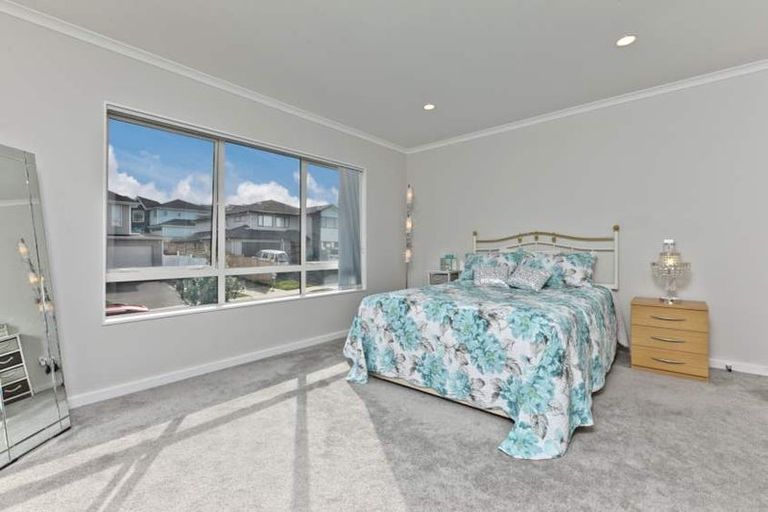 Photo of property in 14 Ascension Crescent, Orewa, 0931