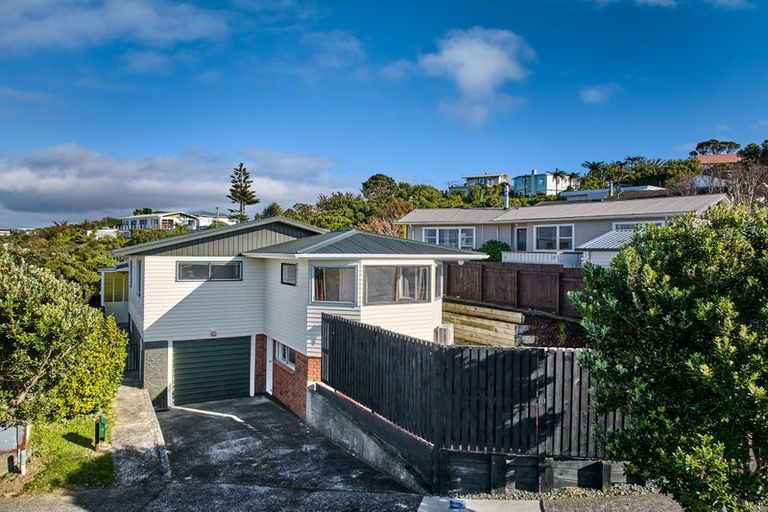 Photo of property in 18 Eastview Grove, Normandale, Lower Hutt, 5010