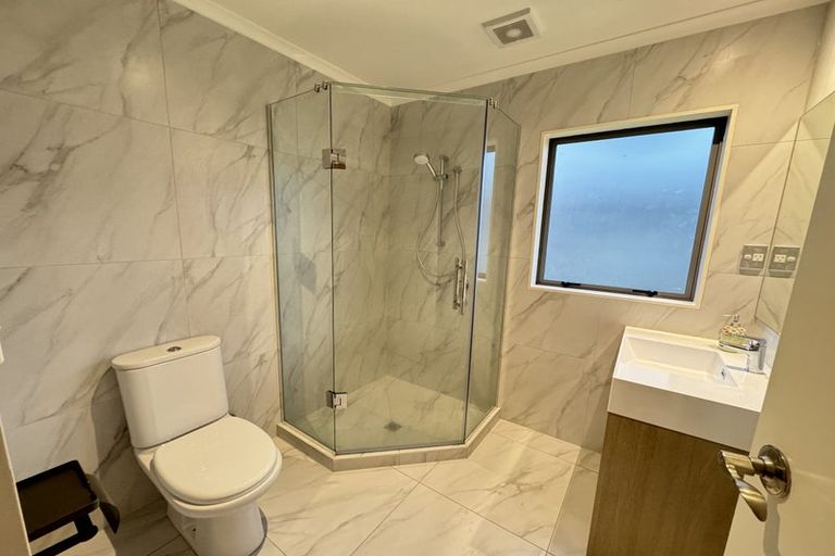 Photo of property in 37 Clover Drive, Henderson, Auckland, 0610